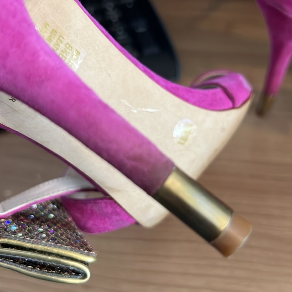 BCBG Sandals - Picture 10 of 10